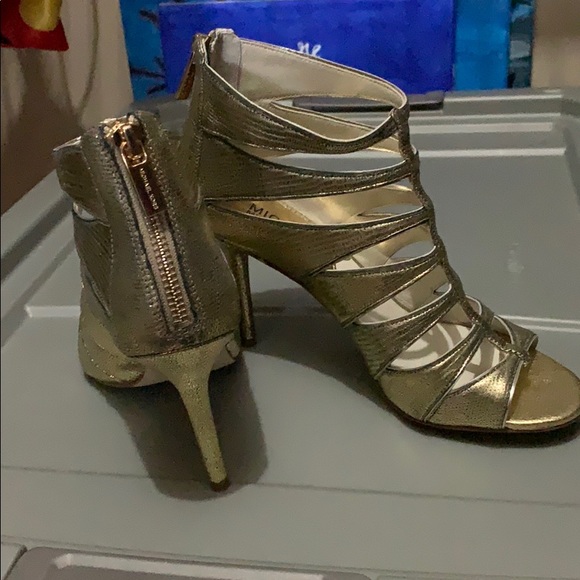 Brand new Michael Kors gold size 6 1/2 stilettos - Picture 3 of 5